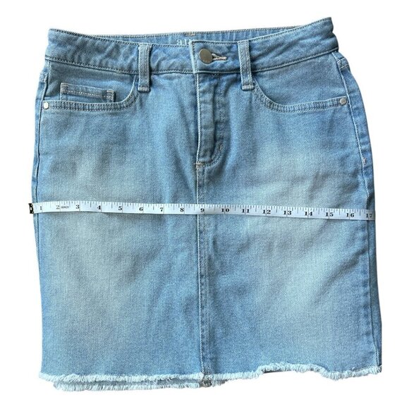 Womens Denim Jean Mini Skirt Frayed Raw Hem Light Wash Front Back Pockets Size 4 - Picture 7 of 8